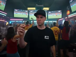 Man freezes time in a sports bar with a snap.